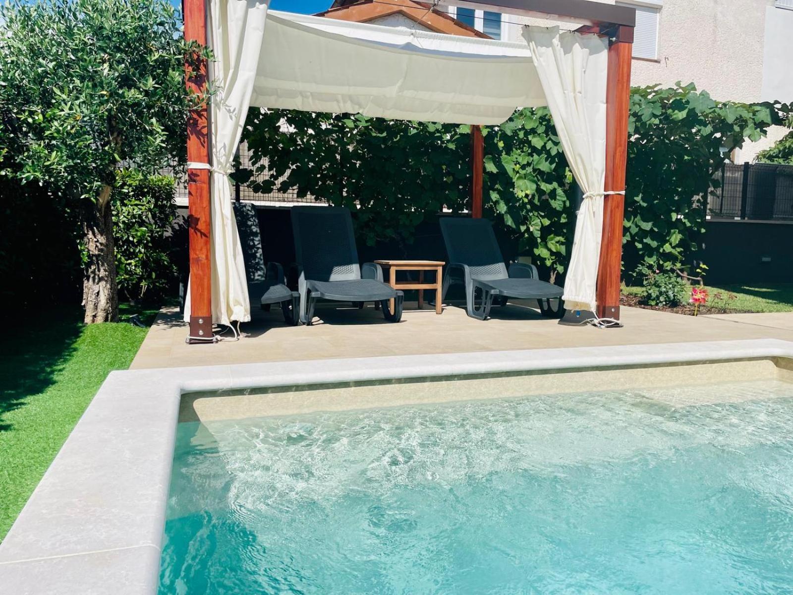 Boutique Apartment With Private Pool For Your Exclusive Use Novigrad Istria Eksteriør bilde